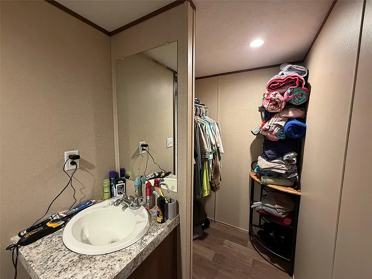 22745 Gabriel #50 — Photo 12