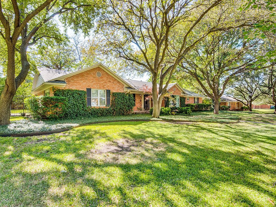 1st image of 4018 Courtshire Dr