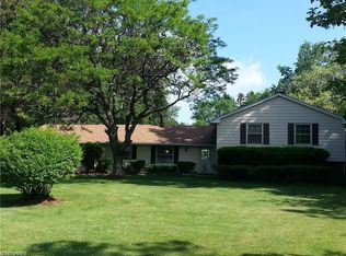 6165 Robin Cir, Mayfield Village, OH 44143