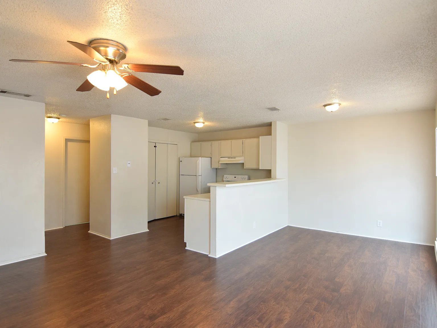 705 W Ave D, Belton — Photo 4