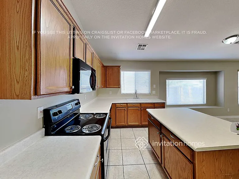 1530 W Saint Anne Ave — Photo 8