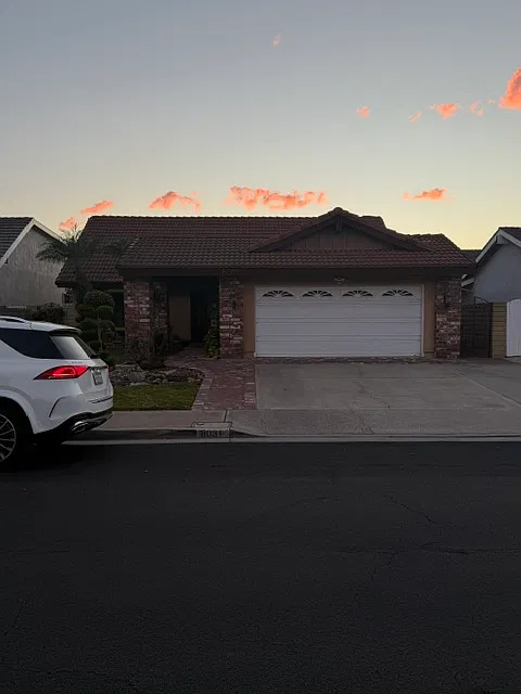 4 bed, 2330 sqft, $5,100 — Photo 1