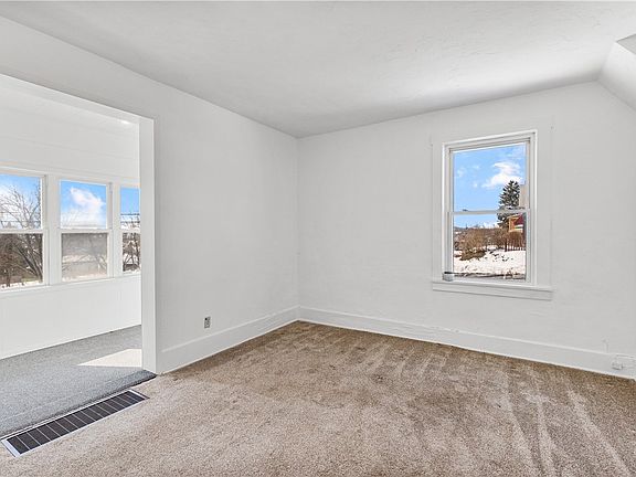 4th image of 1206 Summerlea Ave