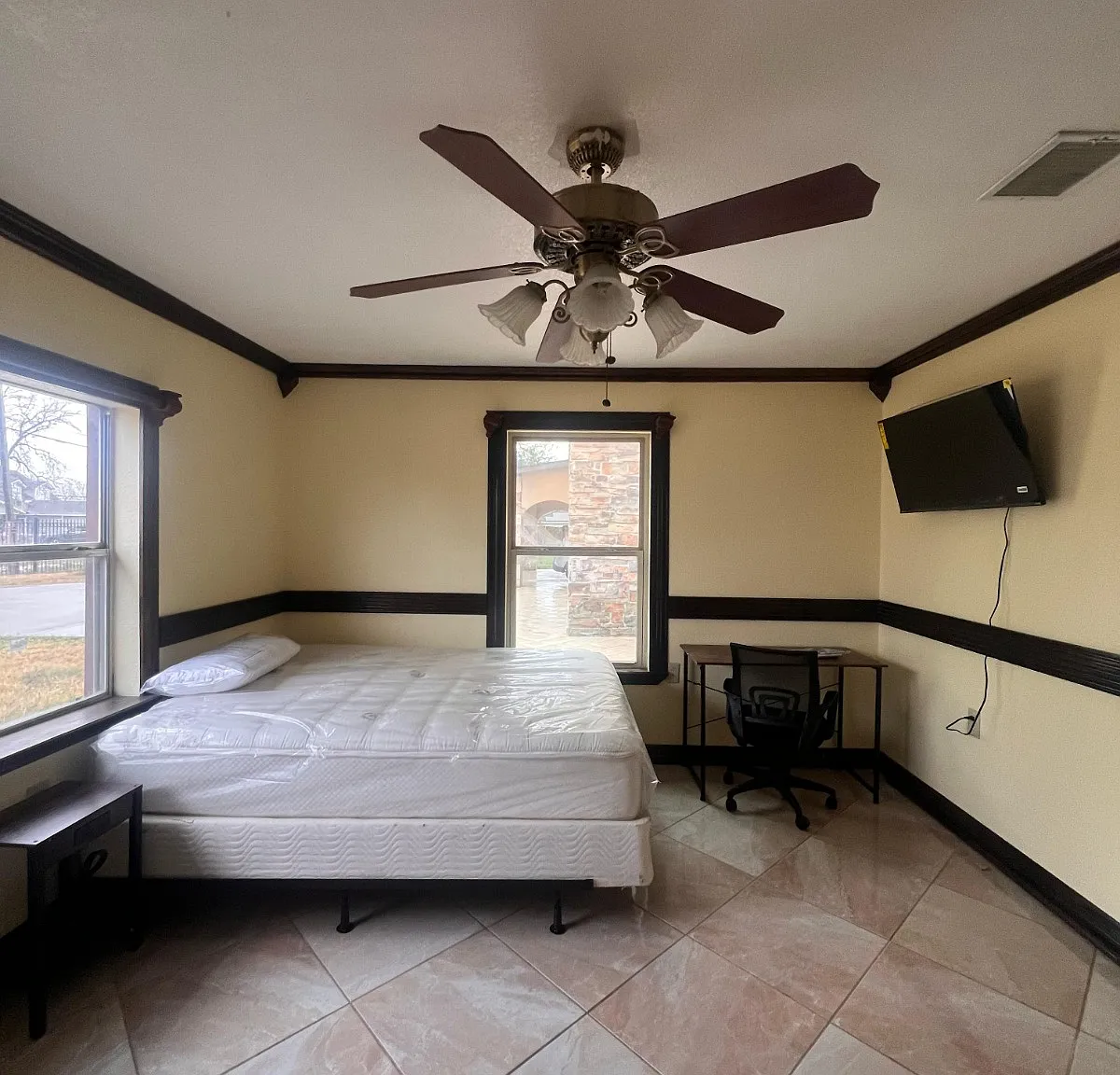 11 bed, 7.5 bath, 776 sqft, $650 — Photo 3