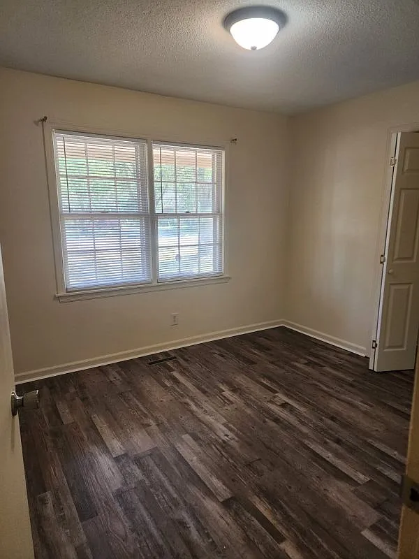 3 bed, 2.0 bath, 1513 sqft, $1,800 — Photo 4