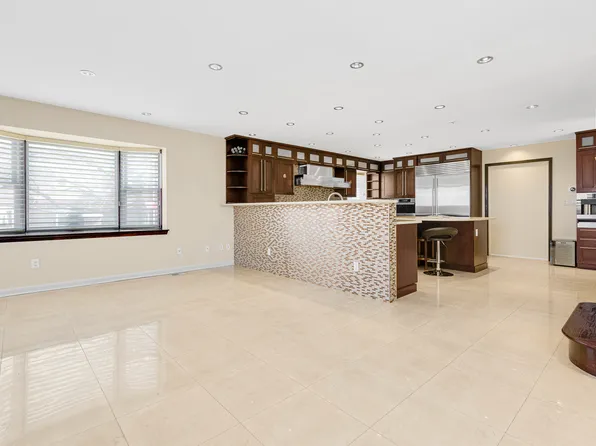 83-18 58th Avenue image 6 of 43