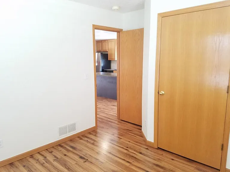 214 E Iowa Ave — Photo 12