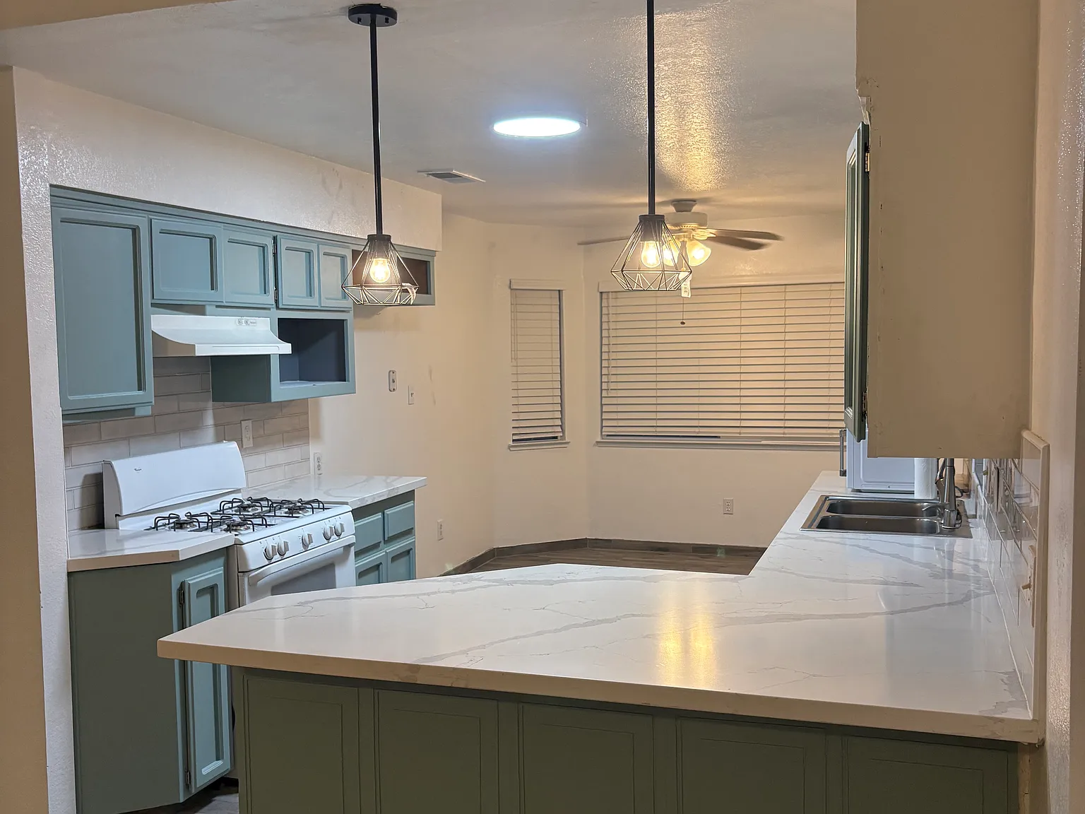 4 bed, 1482 sqft, $2,100 — Photo 3