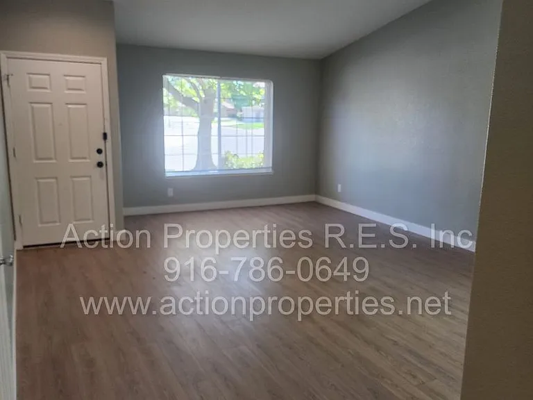1057 Shenencock Way — Photo 4