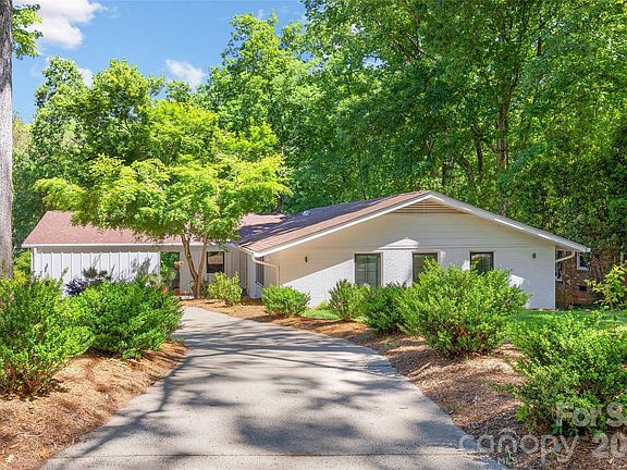 2nd image of 301 Whitestone Rd