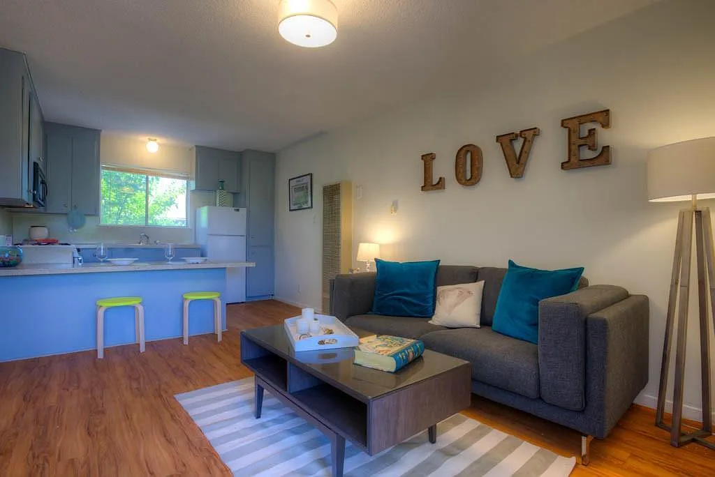 1 bed, 1.0 bath, 438 sqft, $900 — Photo 1