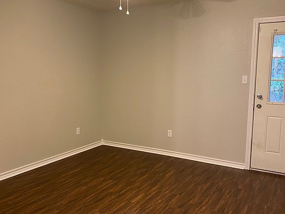 4th image of 3904 Wren Rowe Dr