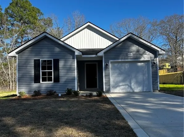 2028 Corrinna St, Fayetteville, NC 28301