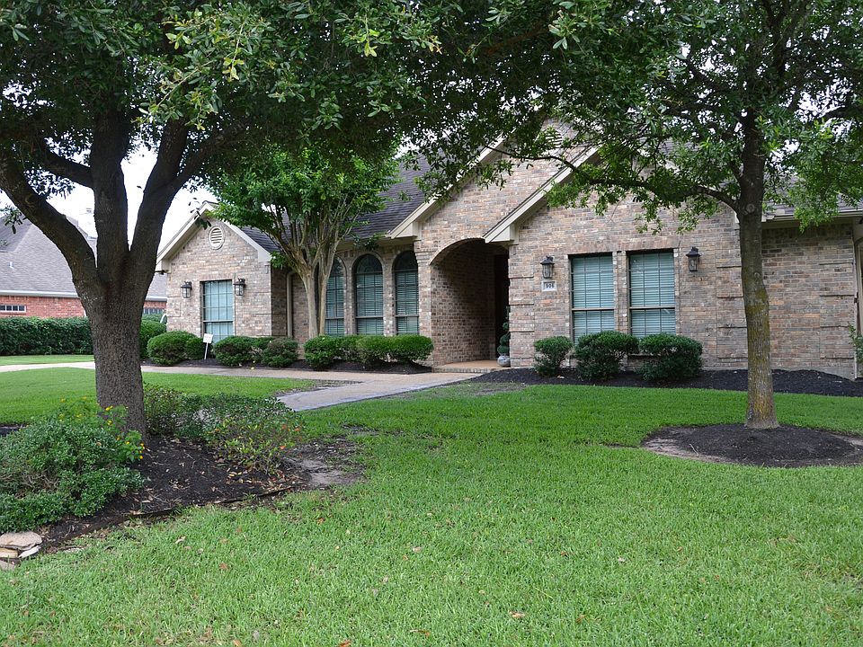 1st image of 906 Winged Foot Dr