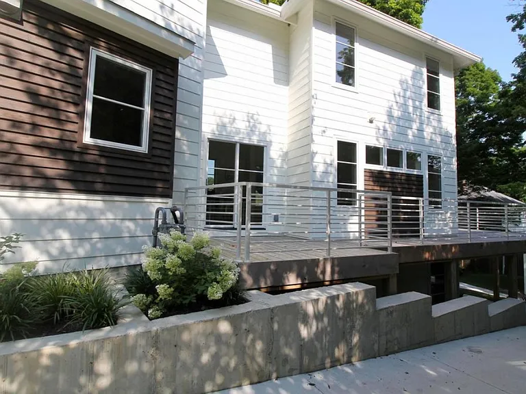 436 Broadway E — Photo 20