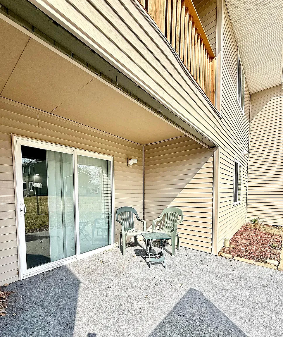 2 bed, 883 sqft, $1,250 — Photo 3