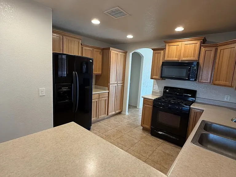 4662 Redwood St — Photo 5