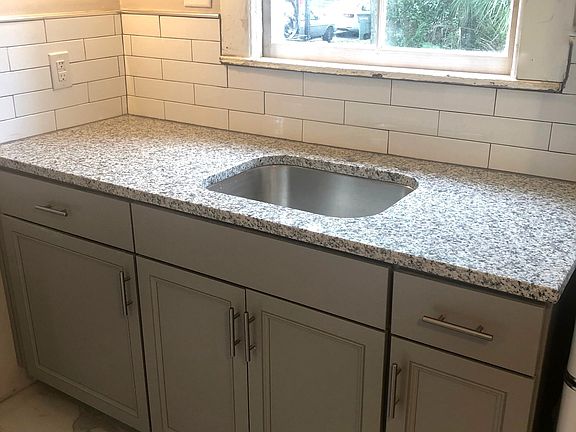 3rd image of 2422 Lincoln St #1