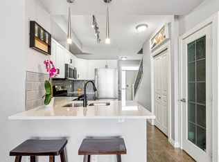 140 W Rockyledge Vw NW #12, Calgary, AB T3G5Y4