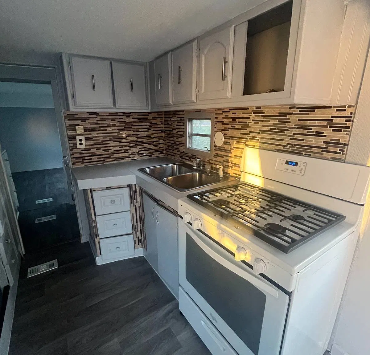 1 bed, 1.0 bath, 259 sqft, $950 — Photo 2