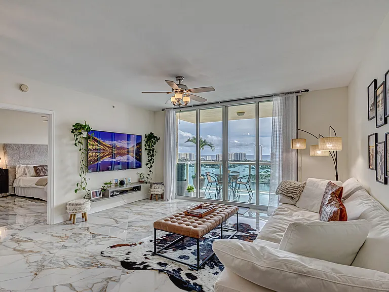 2640 Lake Shore Dr #2014 — Photo 21