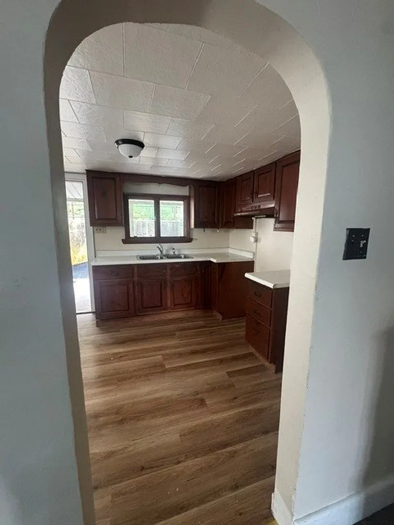3 bedroom 1 bathroom — Photo 3