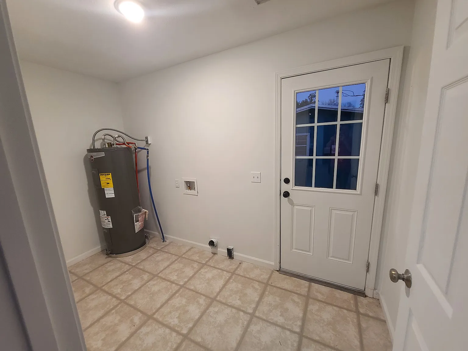 3 bed, 1200 sqft, $1,900 — Photo 4