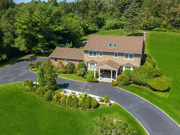 2nd image of 12 Linden Ln