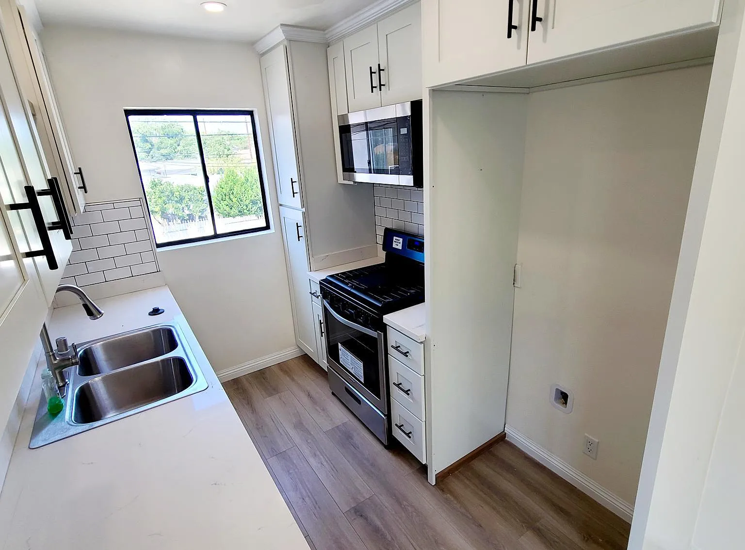 4017 W Magnolia Blvd — Photo 4
