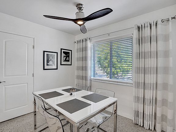 Kitchen dining area