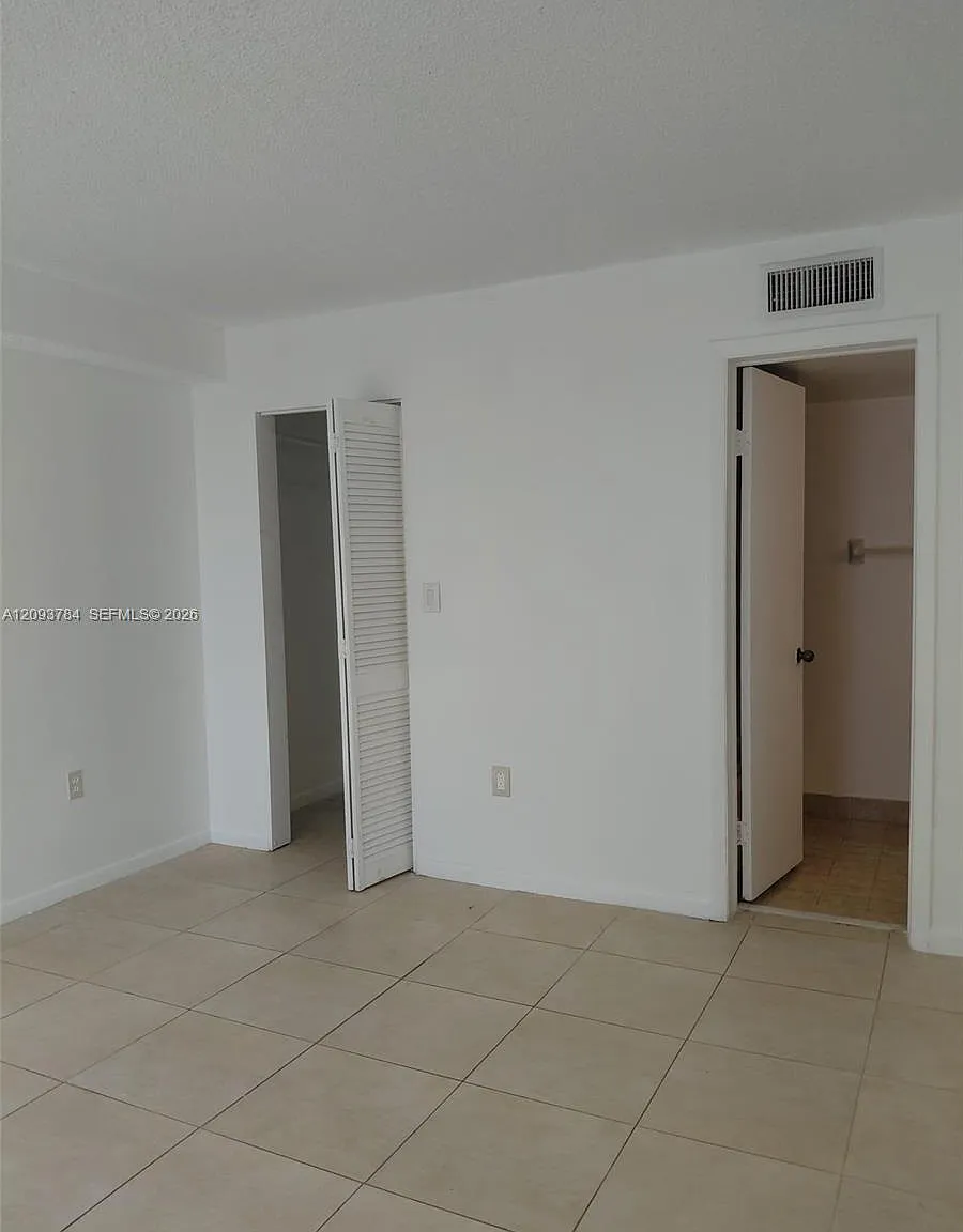 International Park Condo — Photo 2