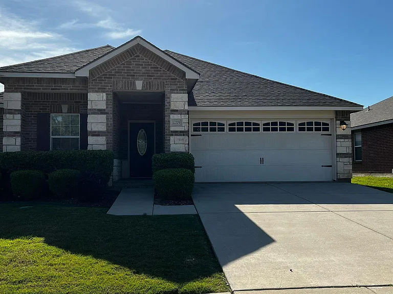 12729 Northern Pine Dr — Photo 2