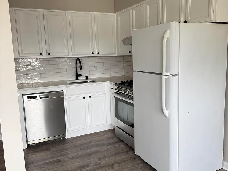 701 New York Ave #4 — Photo 3