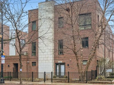 1738 W Diversey Pkwy APT 2, Chicago, IL, 60614