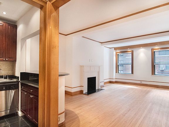 3rd image of 145 W 58th St #8E1