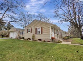 811 Logan Ave, Geneva, IL 60134