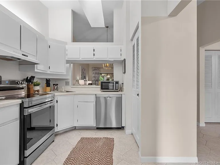 1544 SW Silver Pine Way #104-F — Photo 9