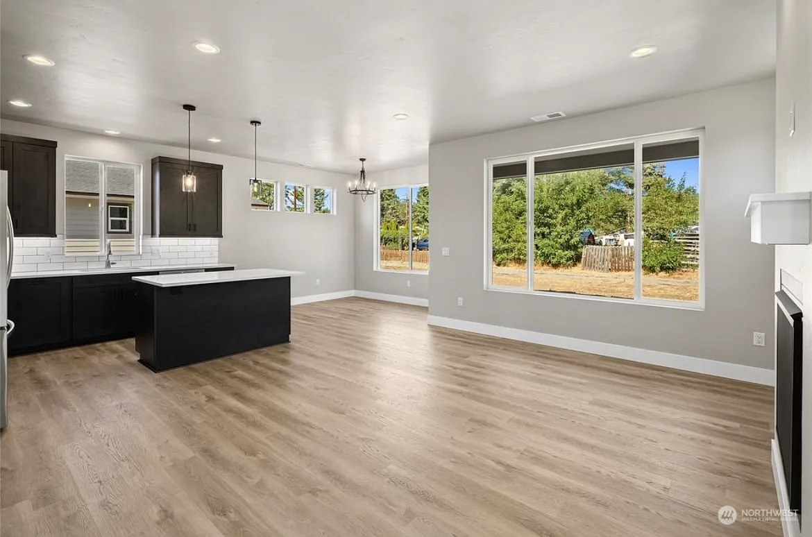 4 bed, 2.5 bath, 1752 sqft, $2,900 — Photo 3