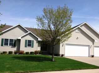 1024 Sunrise Dr, Manchester, IA 52057