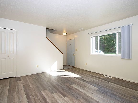 2nd image of 240 Collier Dr APT 10