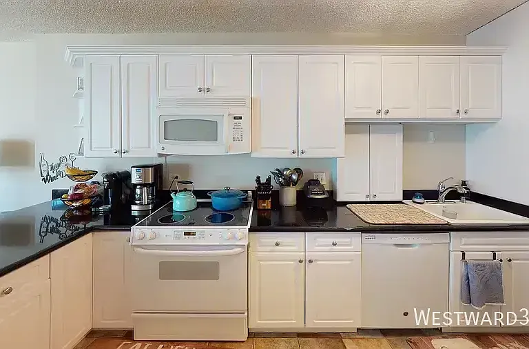 2754 N Hampden Ct #605 — Photo 4