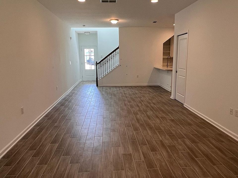 1st image of 618 Cherry Elm Dr