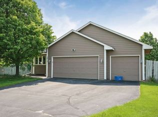 2013 Spruce Ct, Rockford, MN 55373