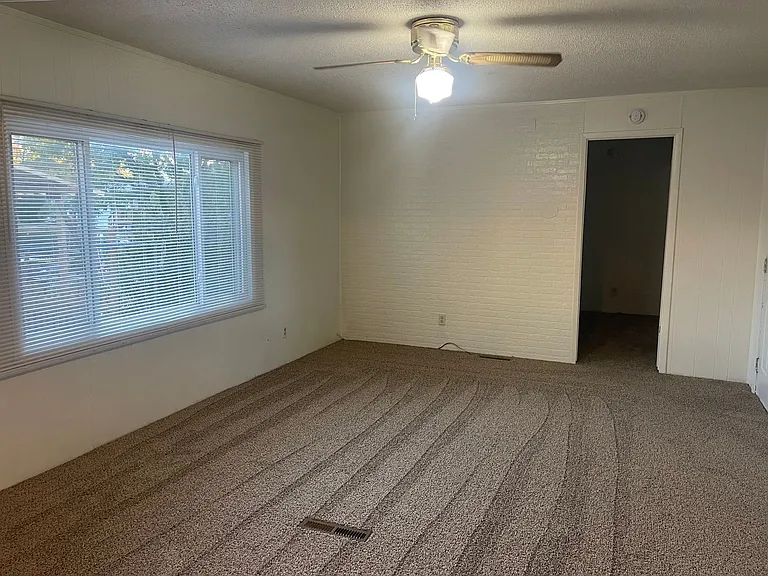 4360 E Waldron Rd — Photo 3