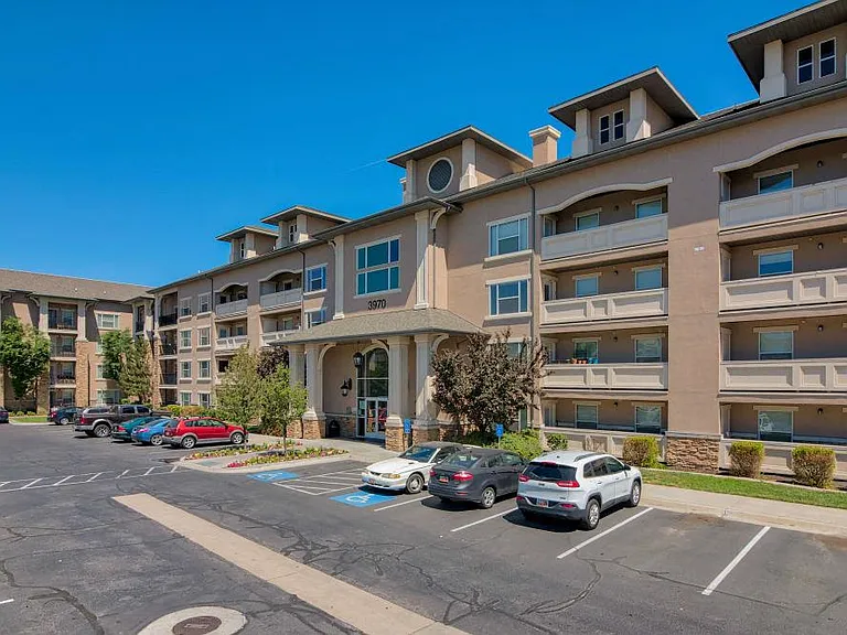 Meadowbrook Station Apartments — Photo 9