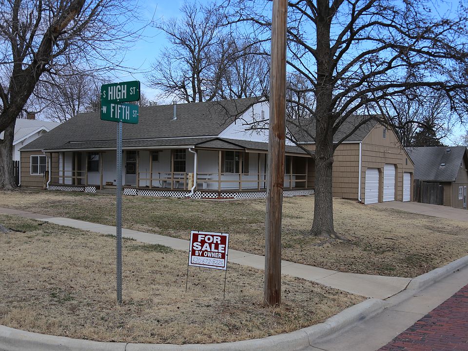 Full corner lot view