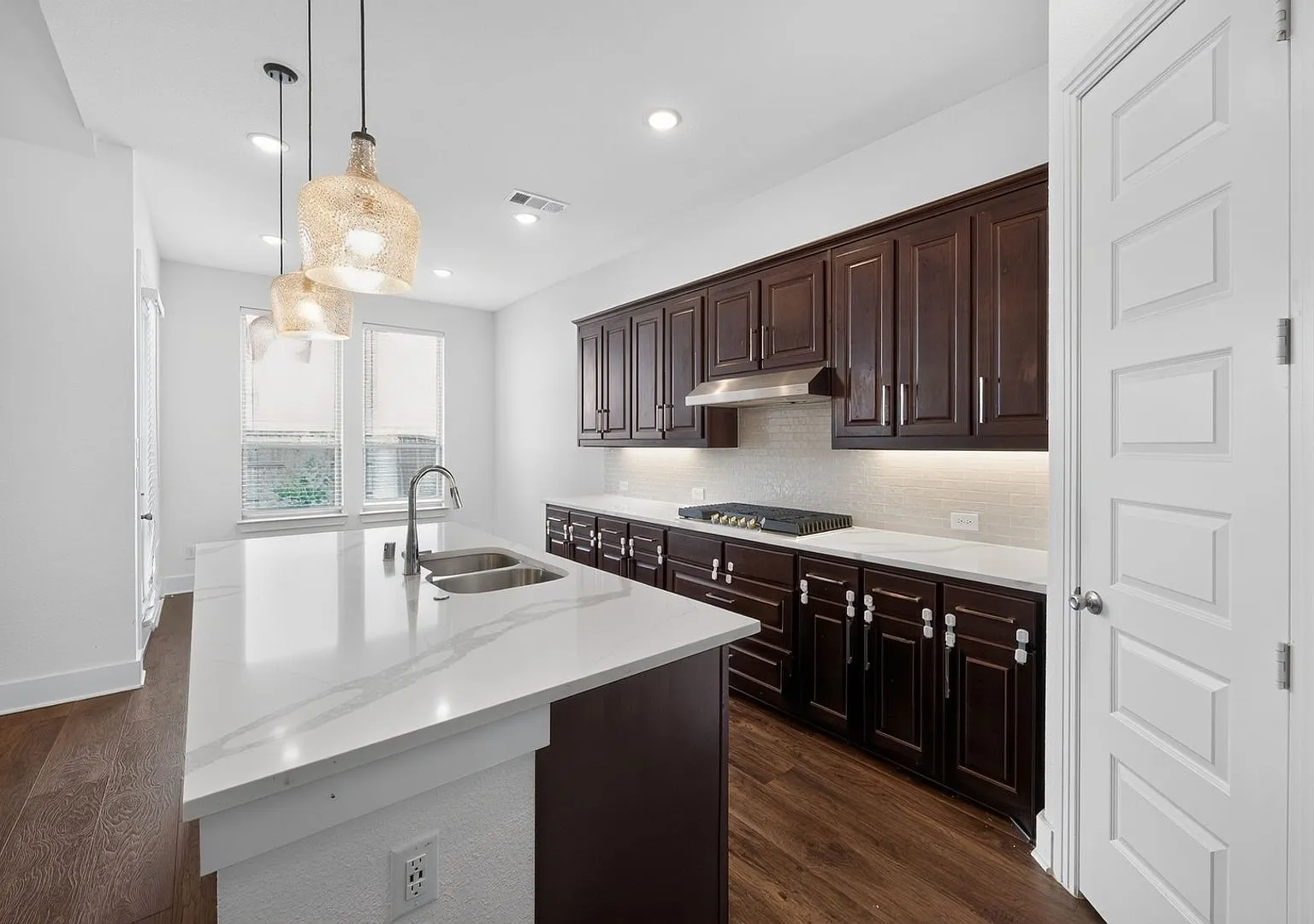 Spacious 4BR House in Aubrey — Photo 4