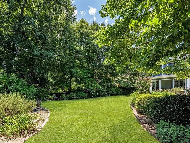 1140 Mitsy Forest Dr NE — Photo 40