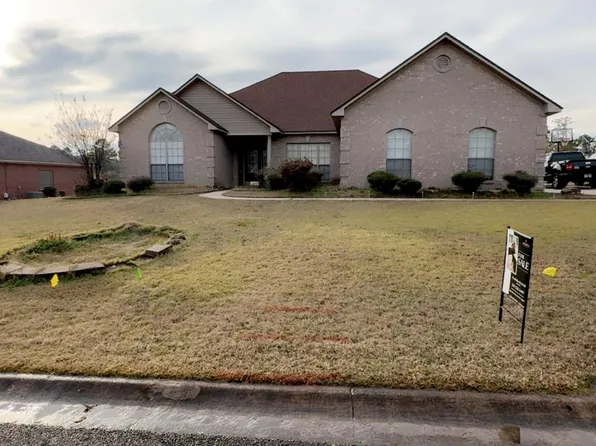 908 Parkway Dr, White Hall, AR 71602