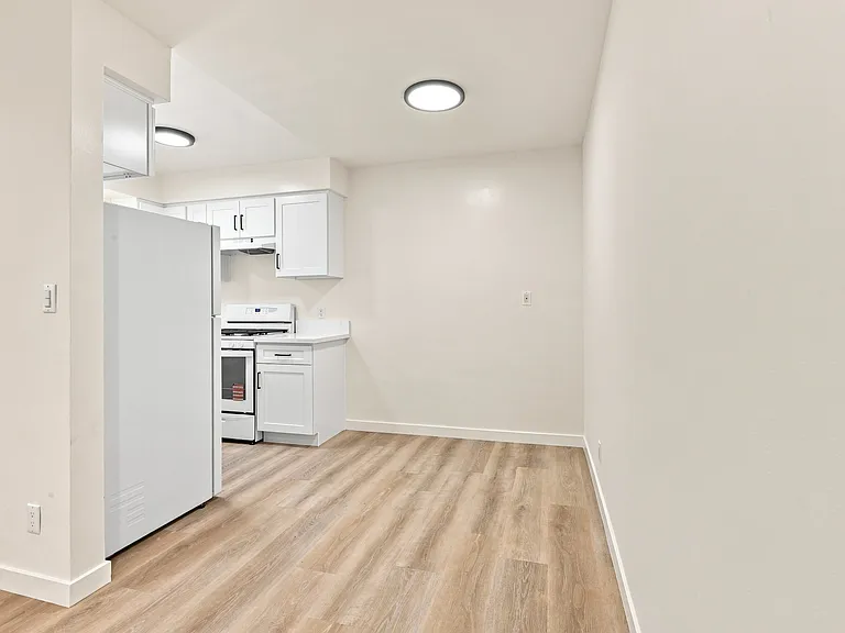 212 S Jackson St #3 — Photo 6